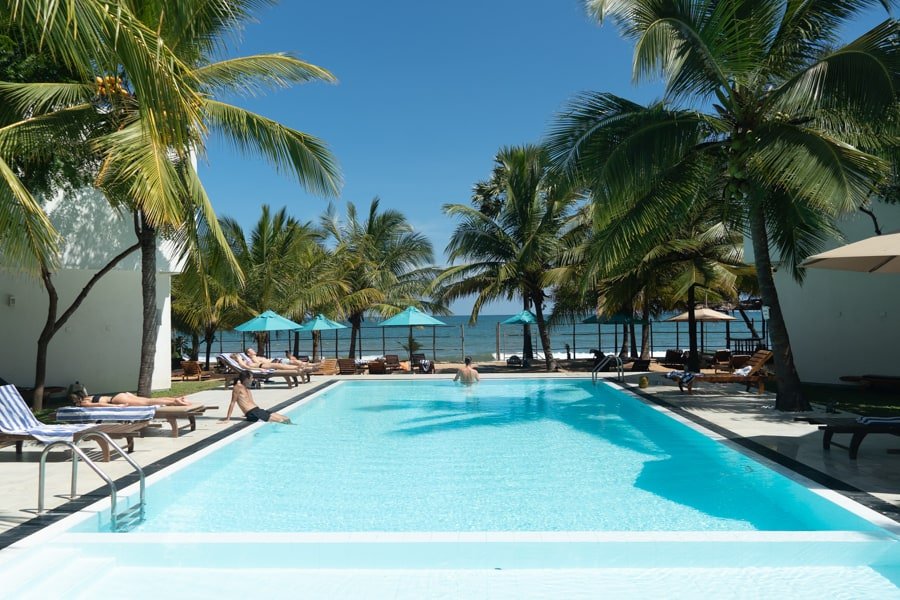 hotel met zwembad arugam bay